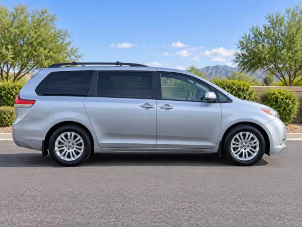 2013 Toyota Sienna LE 7 Passenger — photo 8