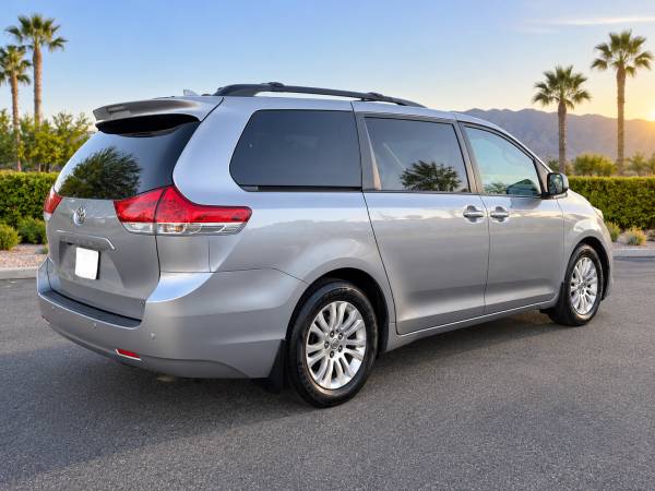 2013 Toyota Sienna LE 7 Passenger — photo 9