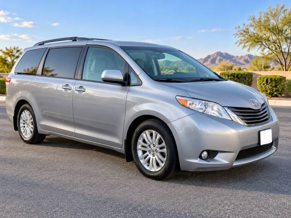2013 Toyota Sienna LE 7 Passenger — photo 4