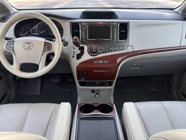 2013 Toyota Sienna LE 7 Passenger — photo 12