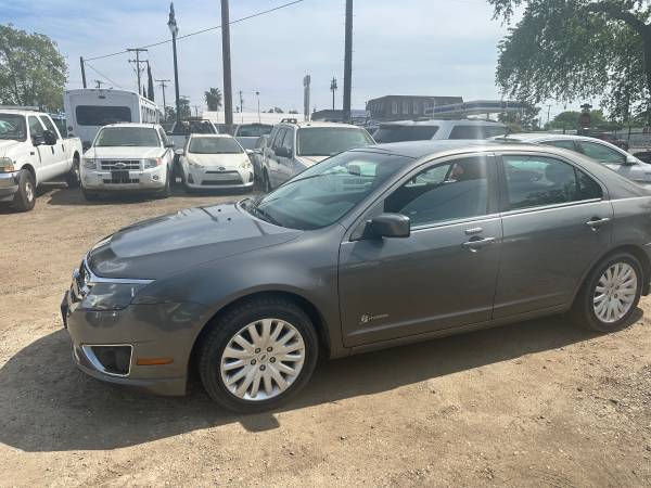 2012 Ford Fusion Hybrid Base — photo 2