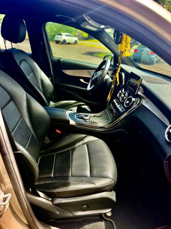 2019 Mercedes-Benz GLC 300 Base — photo 4