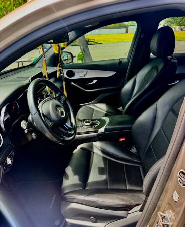 2019 Mercedes-Benz GLC 300 Base — photo 3