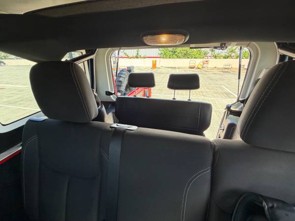 2017 Jeep Wrangler Unlimited Sahara — photo 10