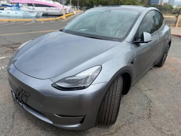 2024 Tesla Model Y Base — photo 3