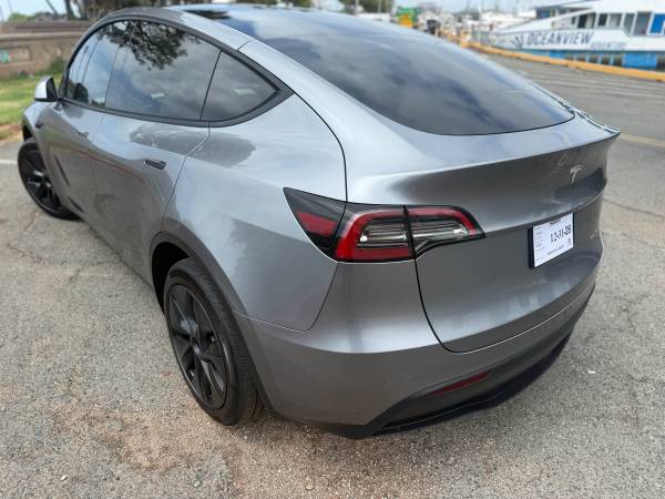 2024 Tesla Model Y Base — photo 5