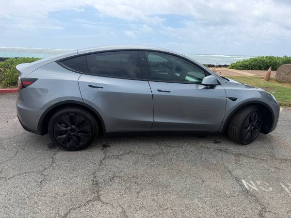 2024 Tesla Model Y Base — photo 12