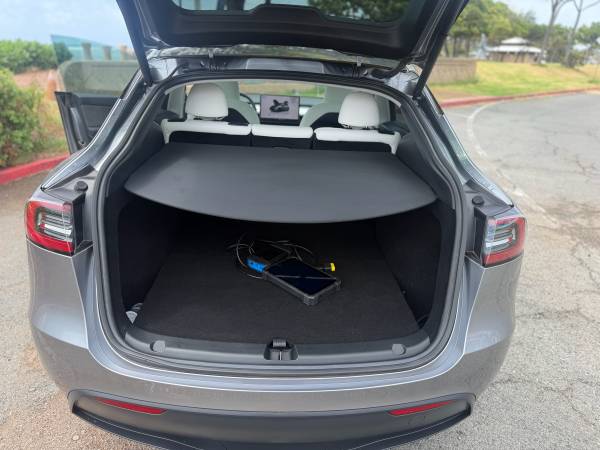 2024 Tesla Model Y Base — photo 7