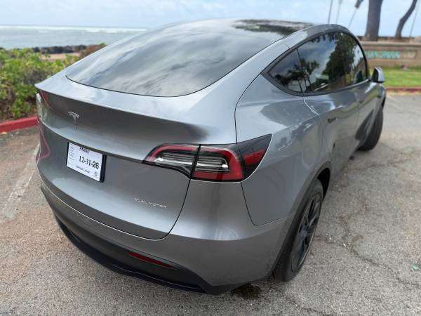 2024 Tesla Model Y Base — photo 11