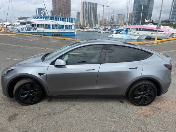 2024 Tesla Model Y Base — photo 4