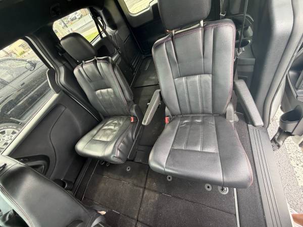 2016 Dodge Grand Caravan SE — photo 12