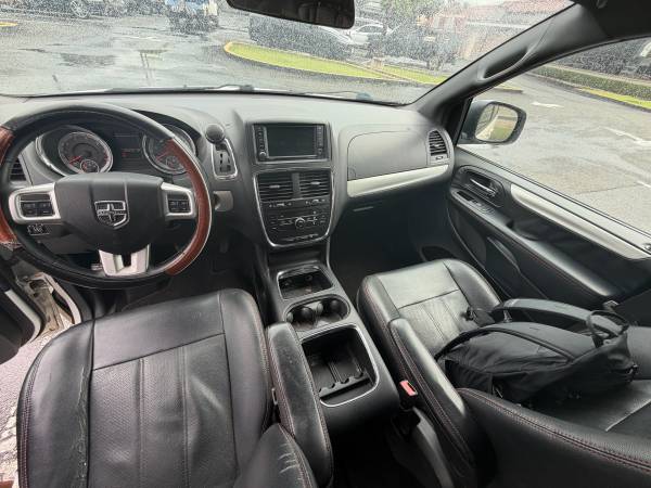 2016 Dodge Grand Caravan SE — photo 9