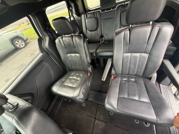 2016 Dodge Grand Caravan SE — photo 10