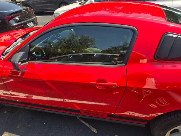 2012 Ford Mustang GT Premium — photo 3