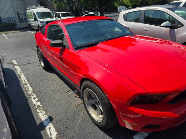 2012 Ford Mustang GT Premium — photo 8