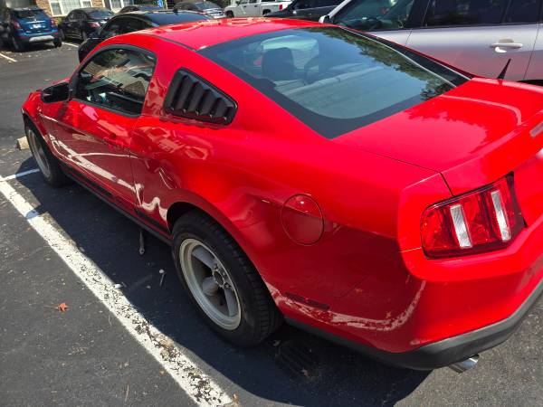 2012 Ford Mustang GT Premium — photo 4