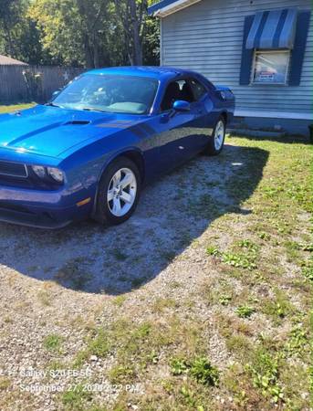 2012 Dodge Challenger SXT 2dr Coupe Automatic — photo 1