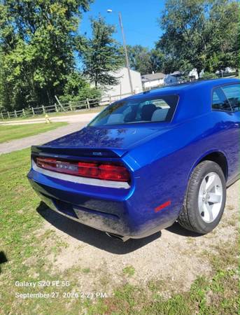2012 Dodge Challenger SXT 2dr Coupe Automatic — photo 6
