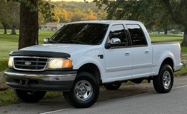 2002 Ford F 150 XL 4x4 Super Cab Styleside 139 in. WB Manual — photo 3