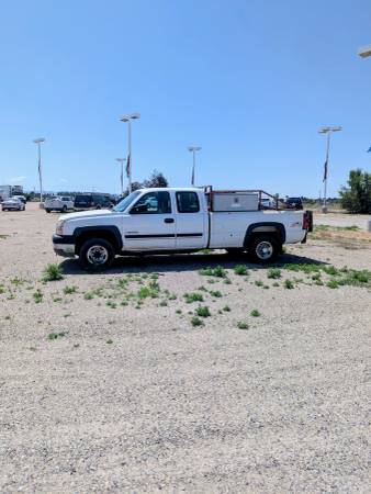 2004 Chevrolet Suburban 2500 LS 4x2 Automatic — photo 1