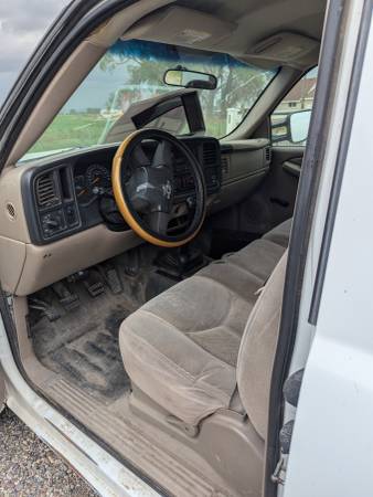 2004 Chevrolet Suburban 2500 LS 4x2 Automatic — photo 4