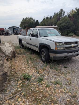 2004 Chevrolet Suburban 2500 LS 4x2 Automatic — photo 3