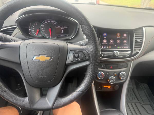 2020 Chevrolet Trax LS — photo 2
