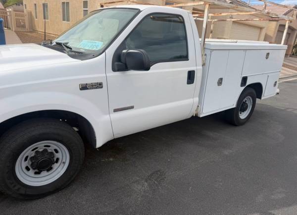 2003 Ford F 250 XL 4x2 SD Crew Cab 156 in. WB HD Manual — photo 1