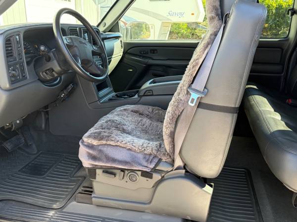 2004 GMC Sierra 2500 SLT — photo 8