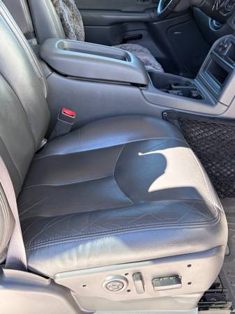 2004 GMC Sierra 2500 SLT — photo 11