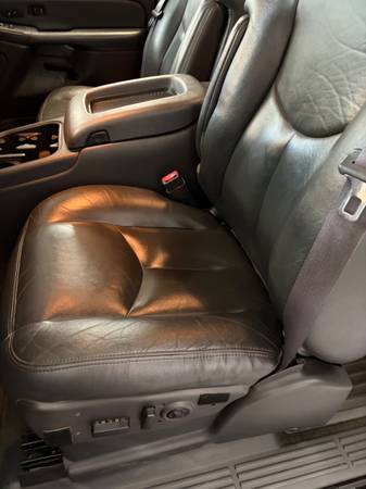 2004 GMC Sierra 2500 SLT — photo 9