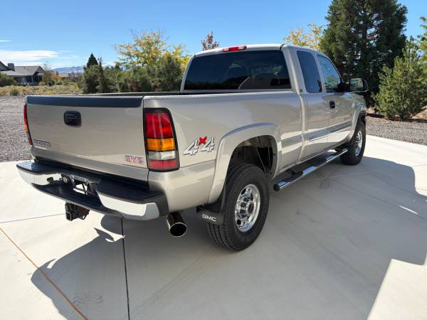 2004 GMC Sierra 2500 SLT — photo 4