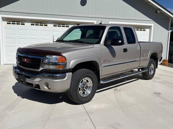 2004 GMC Sierra 2500 SLT — photo 2
