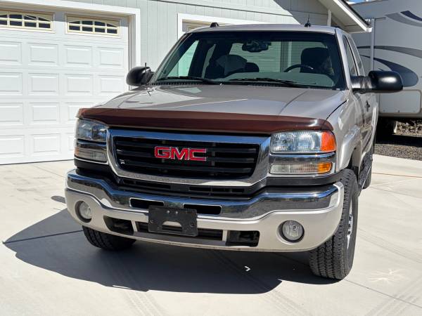 2004 GMC Sierra 2500 SLT — photo 1