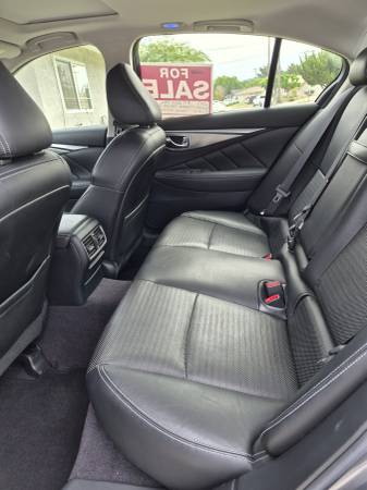 2017 Infiniti Q50 2.0t Base — photo 9