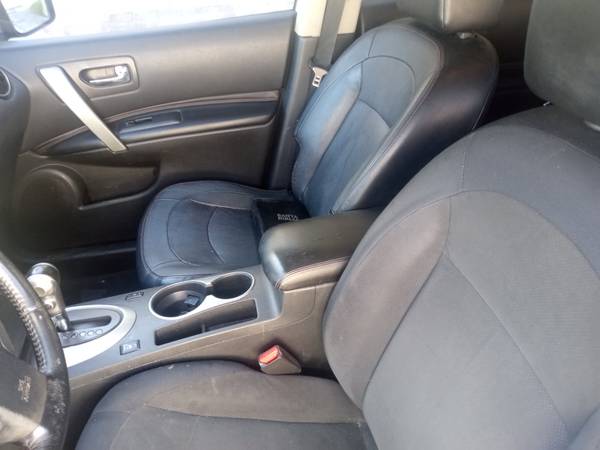 2010 Nissan Rogue SL 4dr All-wheel Drive CVT — photo 4