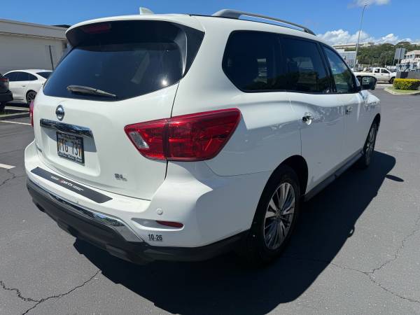 2019 Nissan Pathfinder SL — photo 3