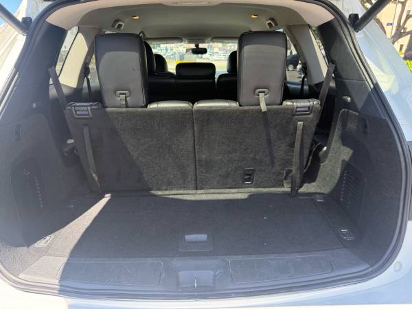 2019 Nissan Pathfinder SL — photo 8