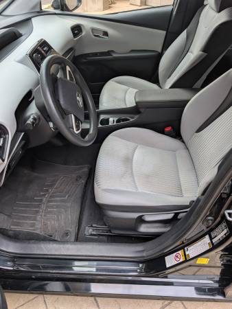 2016 Toyota Prius Two 5dr Hatchback CVT — photo 6