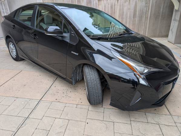 2016 Toyota Prius Two 5dr Hatchback CVT — photo 3