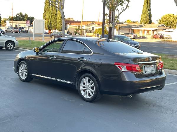 2010 Lexus ES 350 Base 4dr Sedan Automatic — photo 2