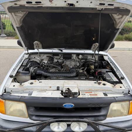 1994 Ford Ranger XL 2dr Standard Cab SB — photo 9