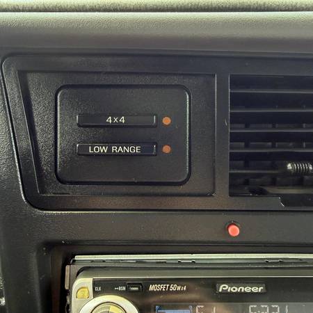 1994 Ford Ranger XL 2dr Standard Cab SB — photo 8