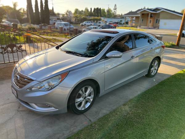 2011 Hyundai Sonata SE — photo 2