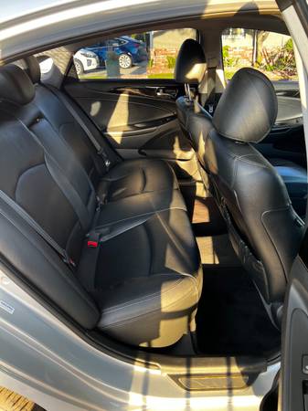 2011 Hyundai Sonata SE — photo 11