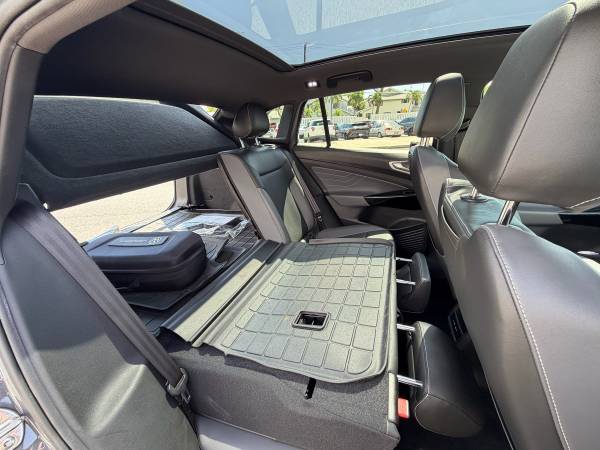 2023 Volkswagen Id.4 Pro S Plus — photo 12
