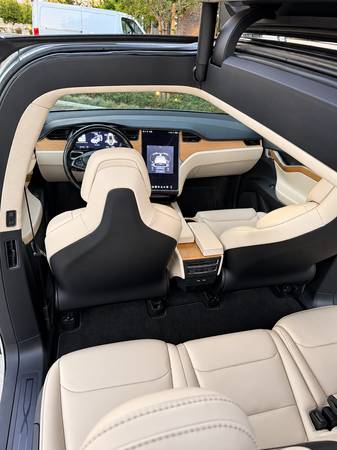 2018 Tesla Model X 75D 4dr Sport Utility Automatic — photo 11