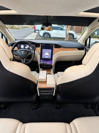 2018 Tesla Model X 75D 4dr Sport Utility Automatic — photo 12