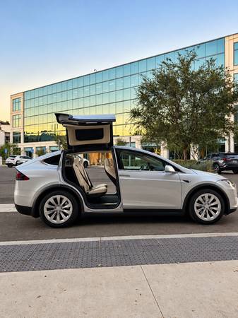 2018 Tesla Model X 75D 4dr Sport Utility Automatic — photo 9