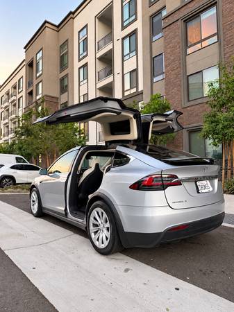 2018 Tesla Model X 75D 4dr Sport Utility Automatic — photo 4